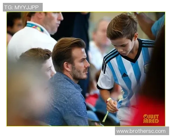 与足球明星亲密合影高清图片分享尽显球场魅力与风采