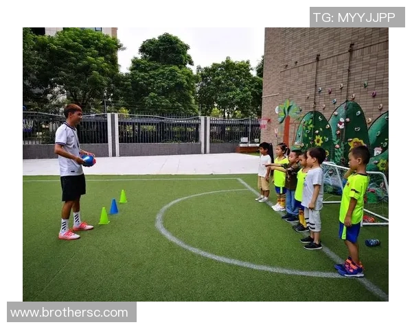 足球明星们夏日消暑大作战吃雪糕的欢乐瞬间尽在视频中